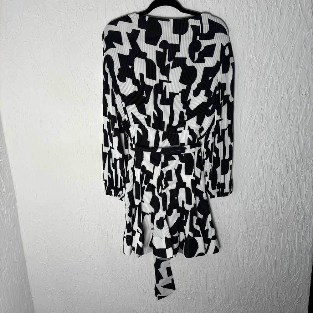 NWT Milly LIV GEO PLEATED MINI DRESS black & White Size 12 - Picture 8 of 8